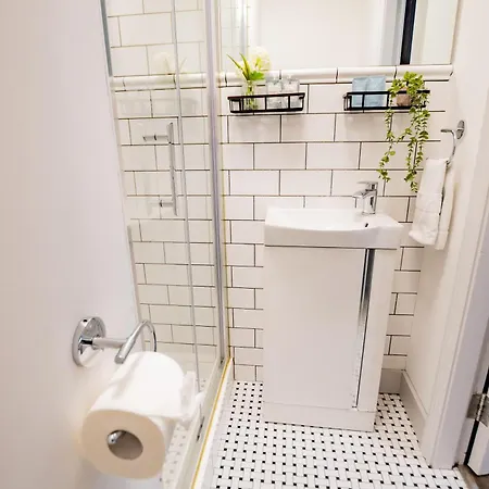 Apartment Modern Studio-rathmines-kitchen, Wifi & Washer *