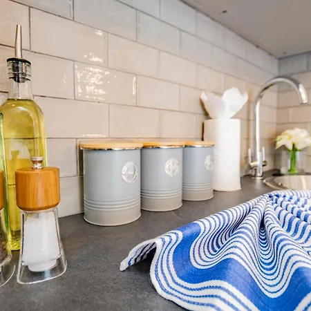 Modern Studio-rathmines-kitchen, Wifi & Washer Apartment Dublin