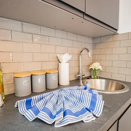 Modern Studio-rathmines-kitchen, Wifi & Washer * Dublin
